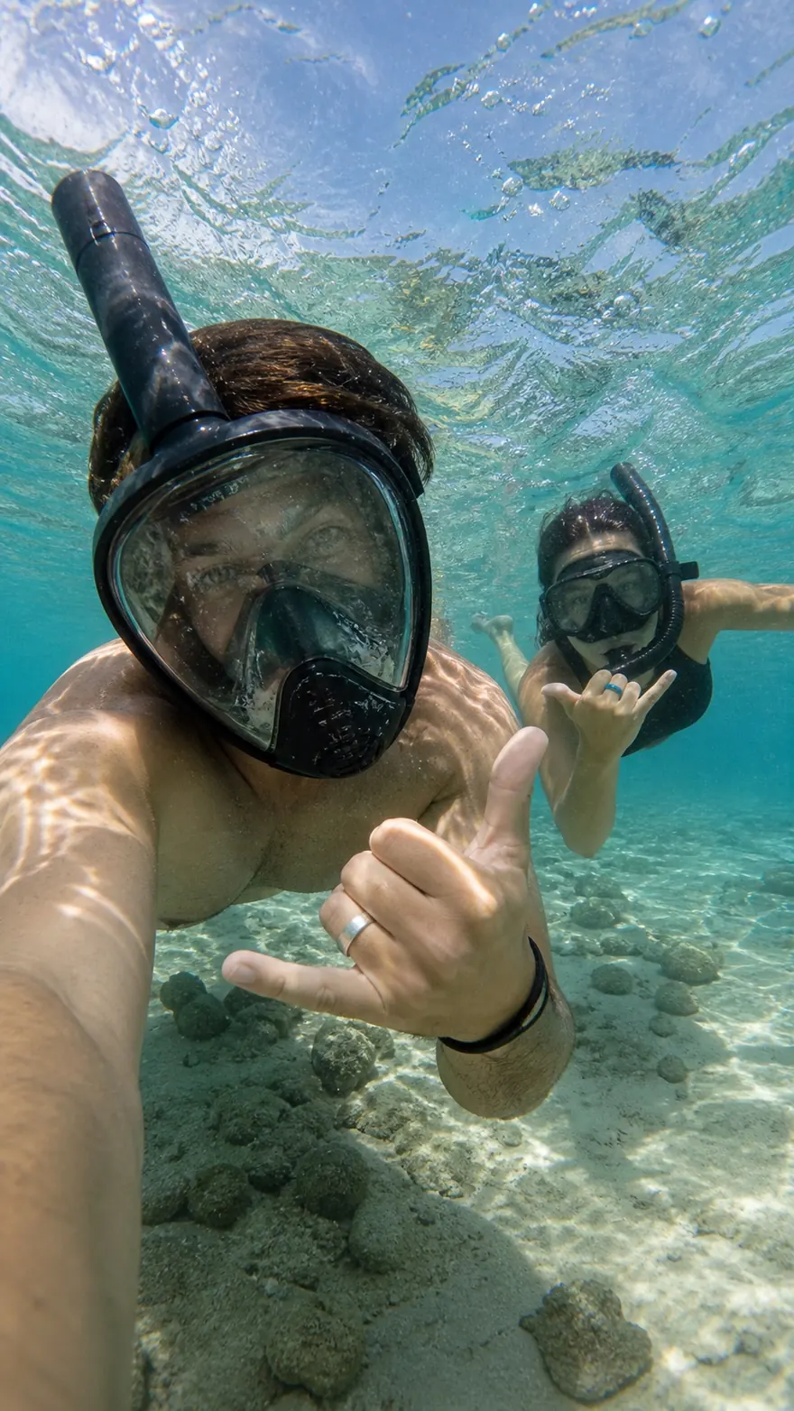 Snorkel Action Cam: Underwater selfie with full-face masks in shallow reef water
